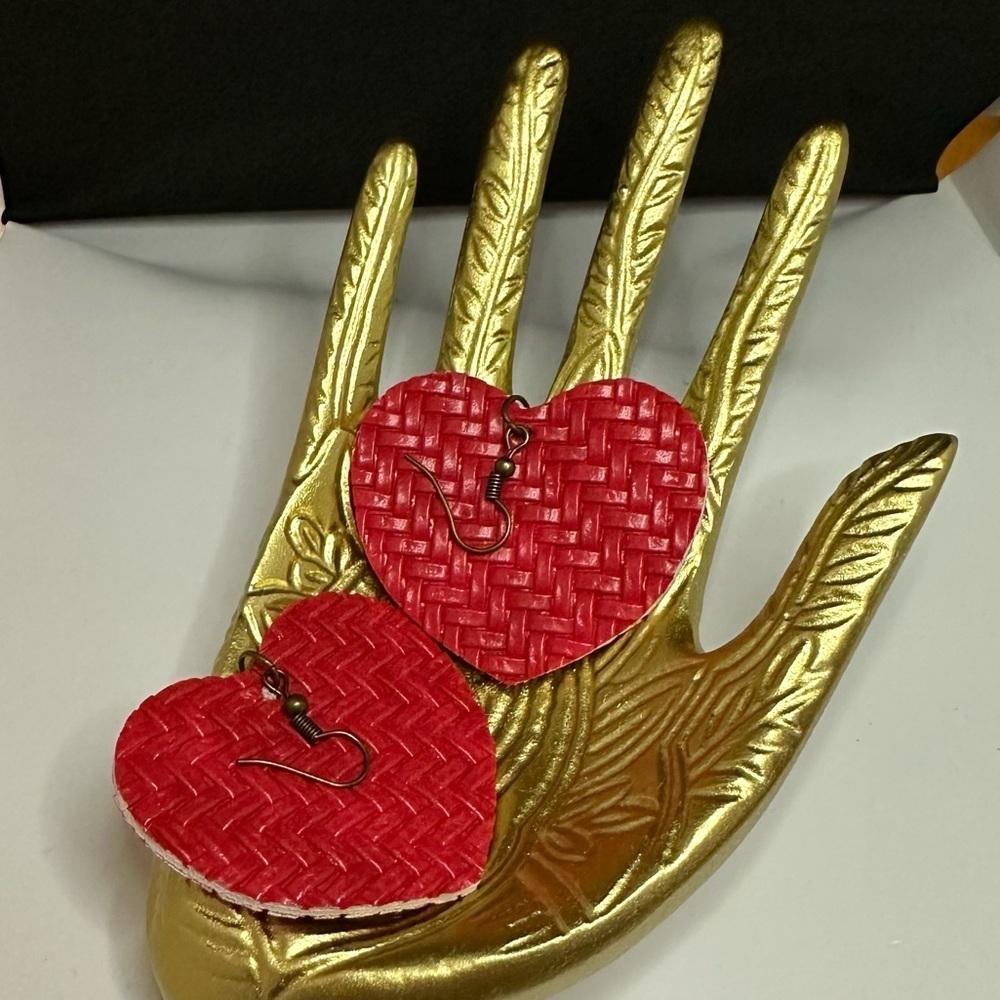 5/$20 heart shaped‎ red earrings
